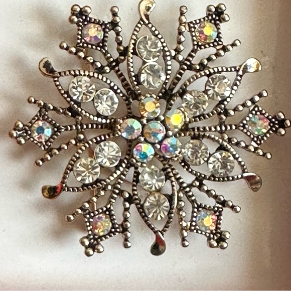 Crystal brooch/pin in goldtone - Picture 3 of 3